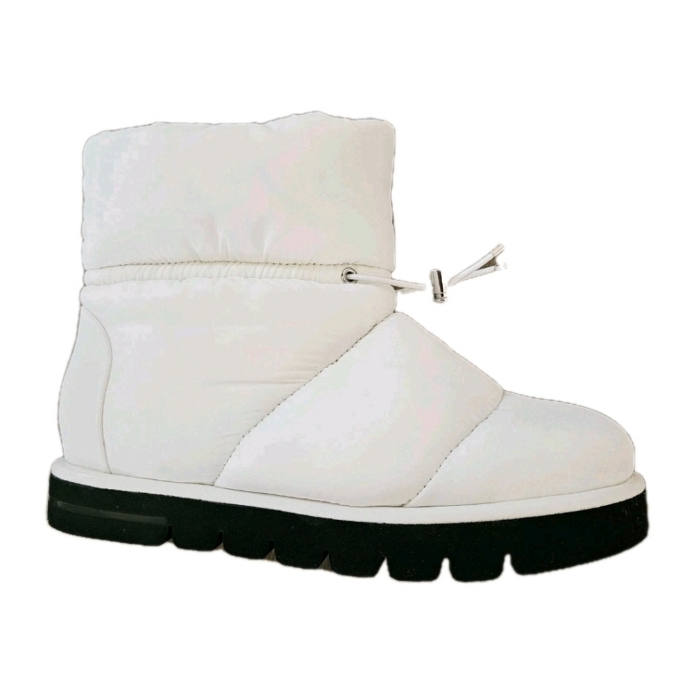 New Stuart Weitzman White Polar Lug Snow Boots Bootie Womens Size 7b